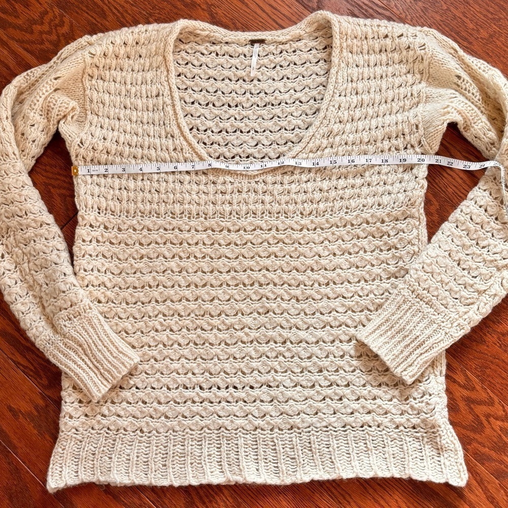 Free People knitted sweater in cream. Size small women’s